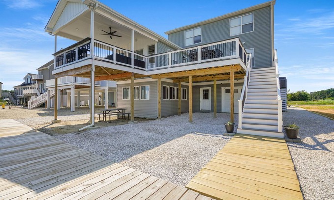 Captain's Cove House | Bayview - Game Room, Waterfront, Pools!