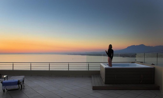 Mountainside Apartment | Bayview