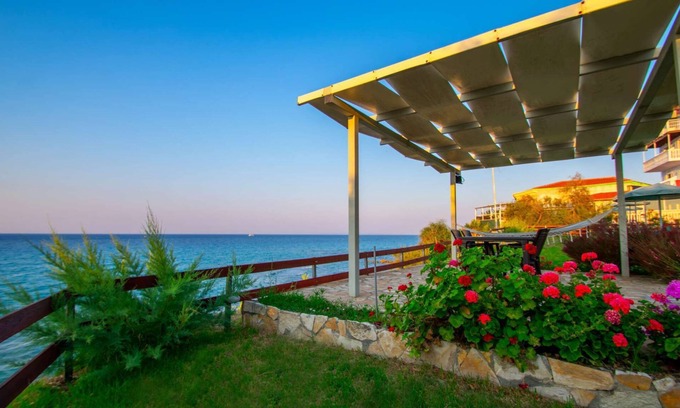 Amoudi Apartment | Baywatch 3 right on the water
