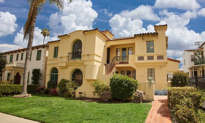 Mid City Apartment | Be a part of Los Angeles History close to the best L.A has to offer.