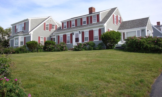 East Dennis House | Beach Access & Views of Cape Cod Bay - Sesuit Neck - Sleeps 10