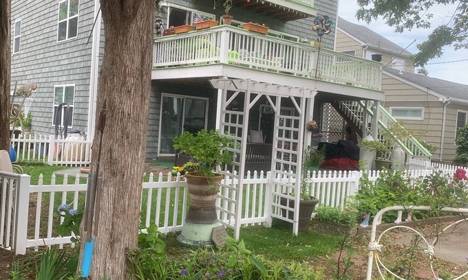 Dam Neck House | beach and boardwalk fun 3 1/2 block away -convention center 5 minuets away