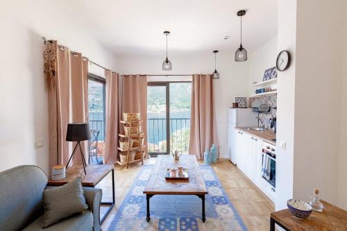 Dobrota Apartment | BEACH APARTMENT WITH SEA -AND Kotor VIEW