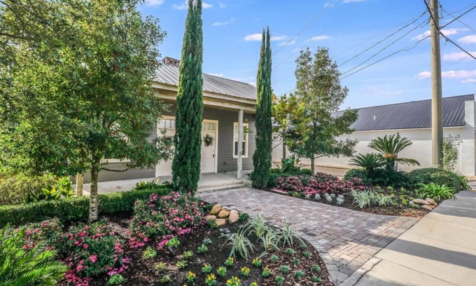 Biloxi Cottage | Beach Cottage 1800's Nola style cottage