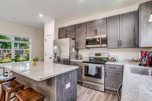 South Pensacola House | Beach Flow Bungalow-Mins to Downtown-Dining-Base
