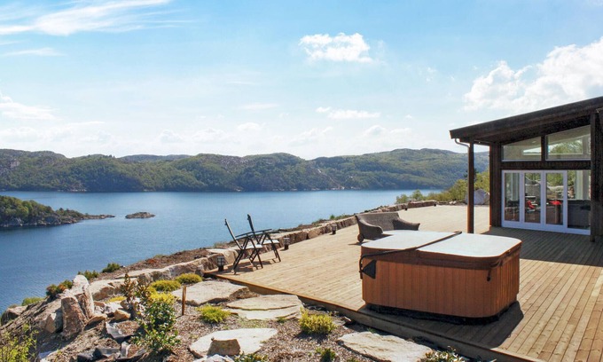 Lyngdal House | Beach front home in Lyngdal with WiFi
