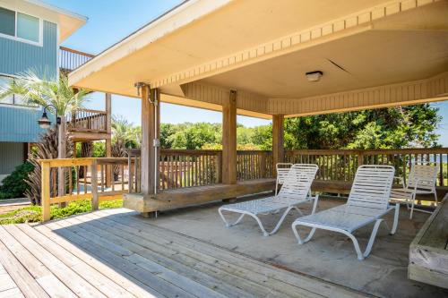 Caswell Beach House | Beach Getaway Among The Oaks