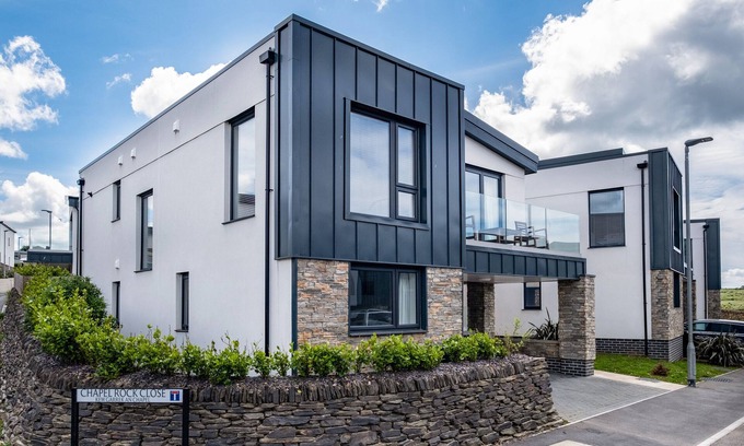 Perranporth House | BEACH HAVEN, pet friendly, luxury holiday cottage in Perranporth