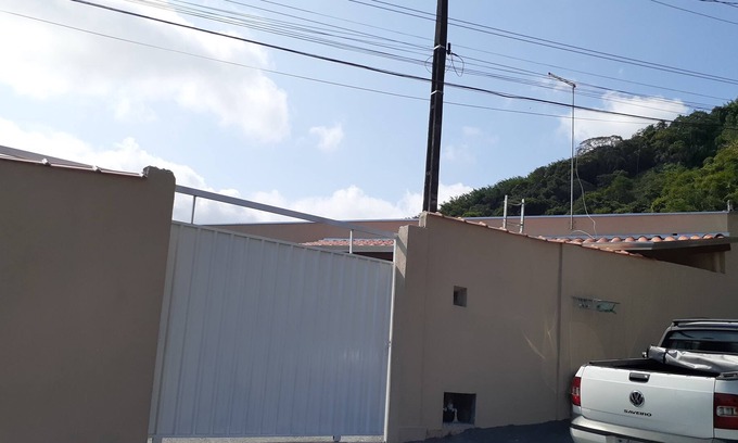 Centro House | Beach house in the city center in Caraguatatuba. 5 minutes walk to the beach 🙂