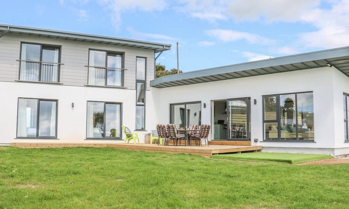 Riverchapel House | BEACH HOUSE, pet friendly, with open fire in Courtown, County Wexford