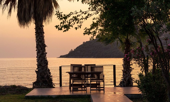 Karaca Koyu Villa | Beach House with an outdoor fire pit