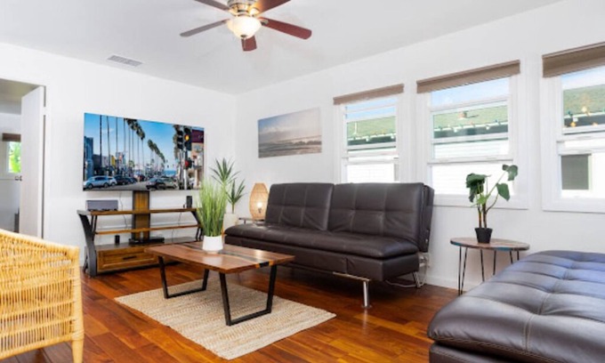 Point Loma Heights House | ⛱️Beach House with Fenced front yard, Central AC! Central to Beaches, SeaWorld!