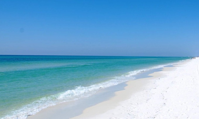 Villa Primera House | Beach like a Local ! Private Pool - No Pet Fee Thru October