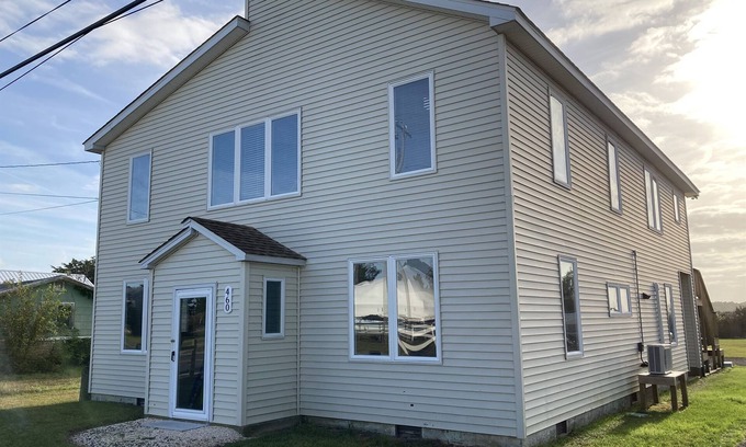 Slaughter Beach House | Beach Lodge: 3 Bedroom - Pet Friendly - Game Room - Great for Multi Families