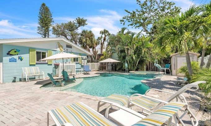 Anna Maria House | Beach N Bay 2 Bedroom Villa by RedAwning