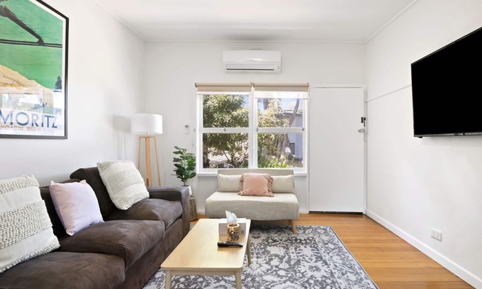 Torquay House | Beach Shack: 2 BR, 1 BA in Torquay, Sleeps 4