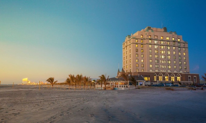 Brigantine House | Beach Vacation! Spacious Unit w/Kitchen, Pool! Near Absecon Lighthouse