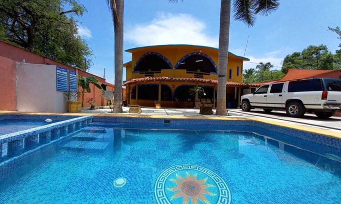 San Jose Ixtapa Villa | BEACH VILLA SUNNY HOUSE, FAMILY FRIENDLY, PET FRIENDLY, SPACIOUS, CLEAN, SAFE