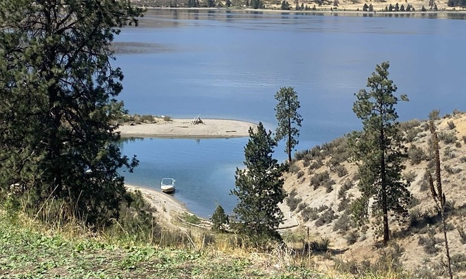 Davenport House | "Beach your boat and walk up" - Sunday Bay on Lake Roosevelt