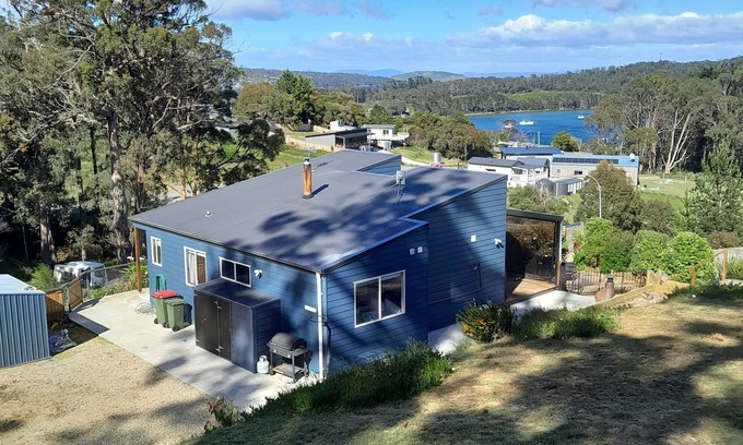 Nubeena House | Beaches Bays and Adventures Ten minutes to Port Arthur 3 minutes to White Beach