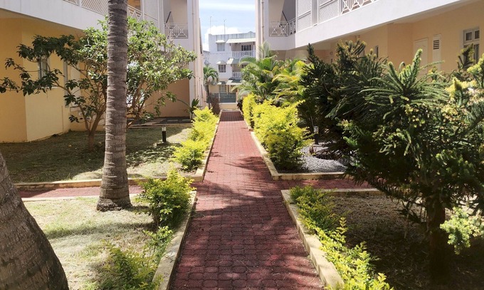 Wolmar Apartment | Beachfront 2 bedrooms apartment free parking