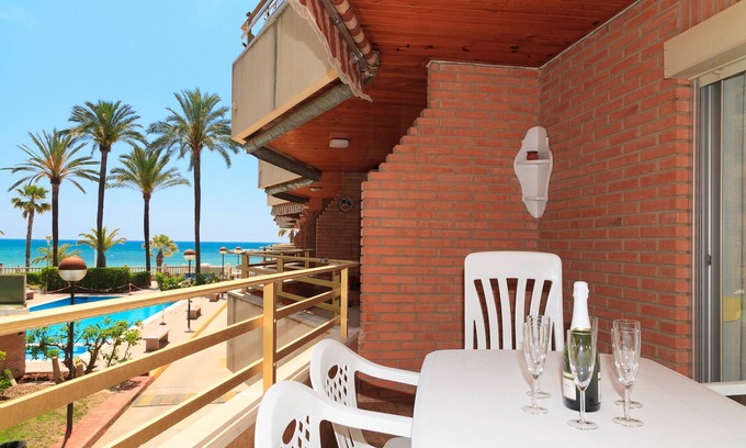 Vilafortuny Apartment | Beachfront Apartment with Pool · UHC SOL DE ESPAÑA 208