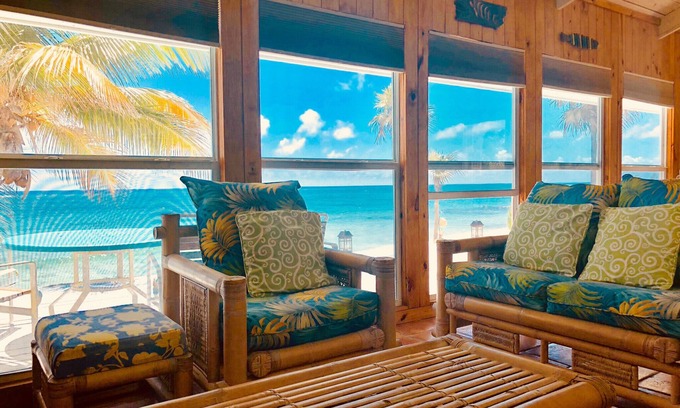 Port Howe House | BEACHFRONT Banana Wind Cottage