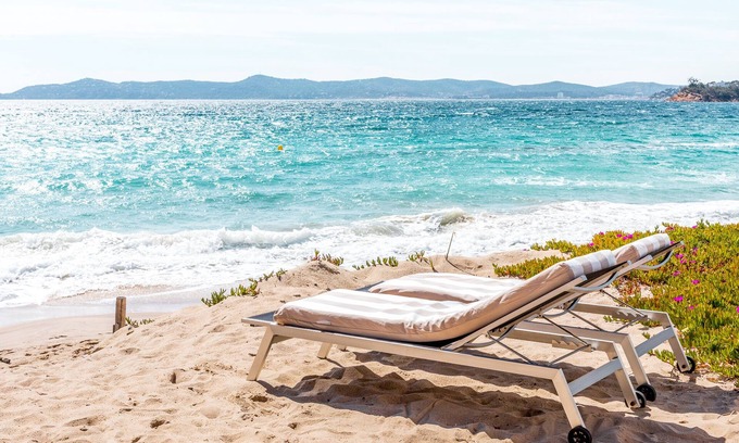 Cavaliere Beach Villa | Beachfront beach villa with sand terrace air conditioning