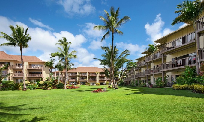 Wailua Condo | Beachfront bliss-Breathtaking sunrise and sunset view