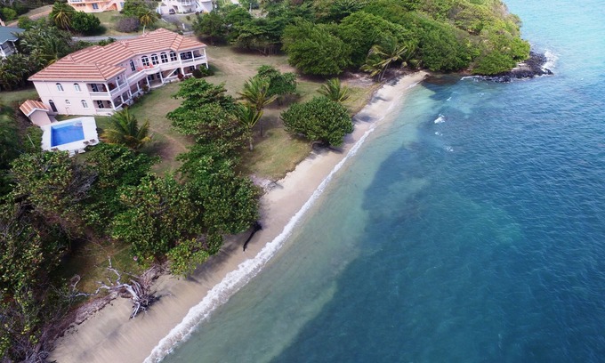 Petit Calivigny Villa | Beachfront Haven - Stunning Villa in Spectacular Setting