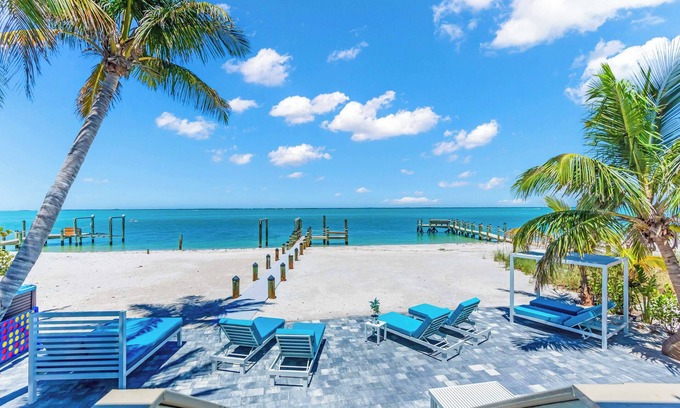 North Captiva House | “BEACHFRONT” LUXURY ISLAND HOME. PRIVATE SWIM SPA~DOCK FISHING~GolfCart STUNNING
