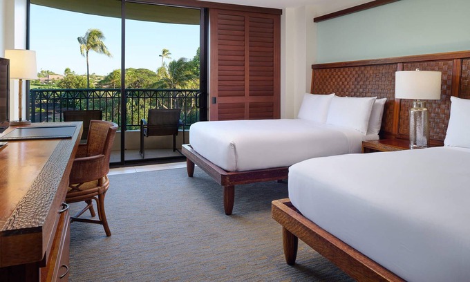 Kaanapali Hotel | Beachfront Property Just Steps Away from Alii Kahekili Beach, w/Outdoor Pool