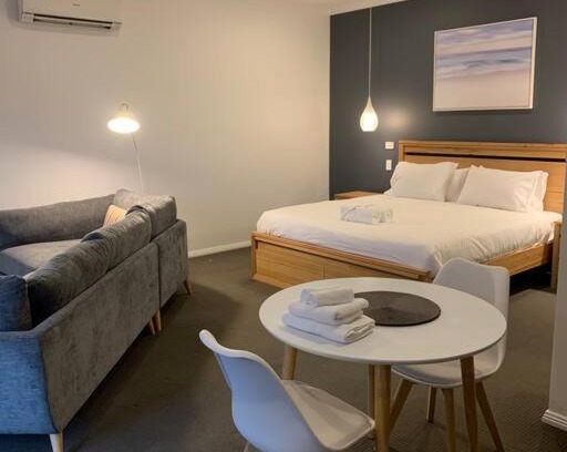 White Beach Apartment | Beachfront self contained studio