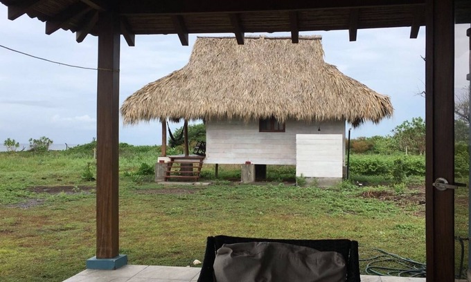 Leon Cabin | Beachfront Studio Escape – Simple, Serene, Tesoro