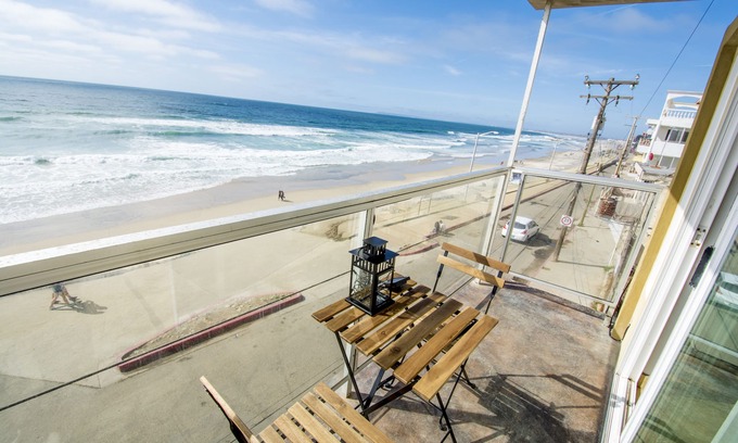 Costa Apartment | BEACHFRONT, sun, sand & fun - Cozy 1 Bdr Apt