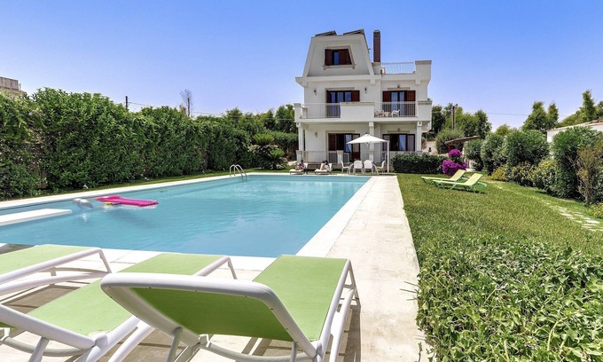 Carrozziere Villa | Beachfront Syracuse Villa | 5 Bedrooms | Villa Maddocazzo | Spectacular Sea.