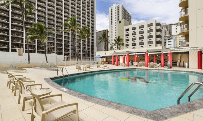 Waikiki Hotel | Beachfront Unit, Honolulu Getaway, Onsite Pool
