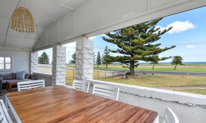 Lacepede House | Beachside Bungalow House