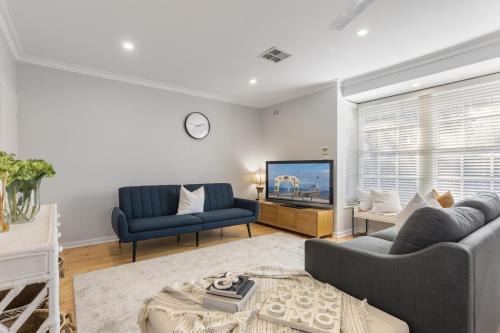 Brighton House | Beachside House with Garage and Outdoor Space