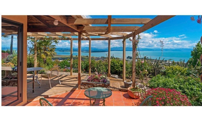 Tahunanui House | BeachView Retreat Holiday Home