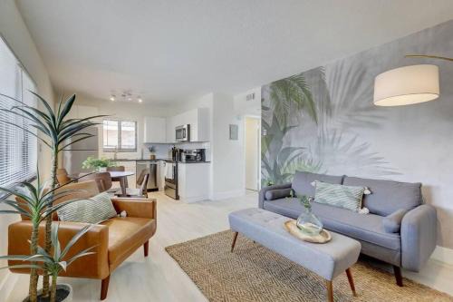 Imperial Point Apartment | Beachy&Boho apt for 6 people with kitchen and pool