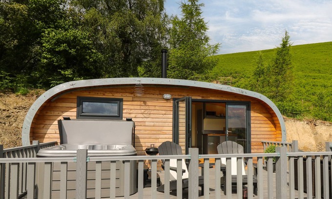 Tirabad Cottage | BEACON VIEW POD, pet friendly, with hot tub in Felindre
