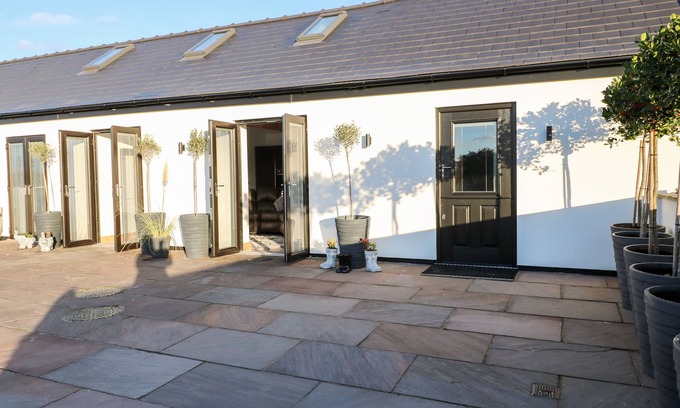 Belper Cottage | BEAR COTTAGE, romantic, character holiday cottage in Heage