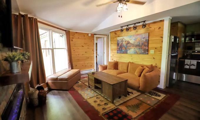 Boone Cabin | Bear Lodge Cabin Cozy Mountain Retreat, Banner Elk