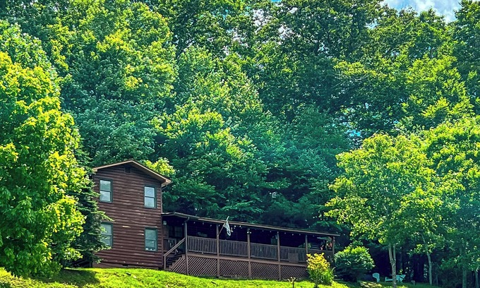 Todd Cabin | Bear Necessities Available Labor Day Weekend!