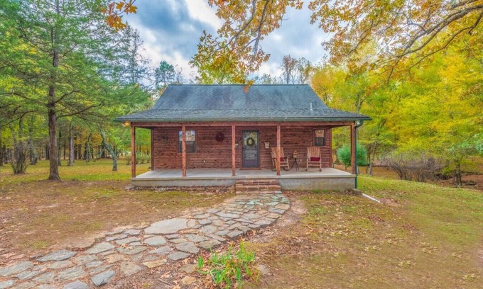 Winrock House | BearCreek Cabin, Nostalgic, Park-like setting