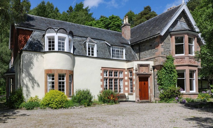 Glen Urquhart House | BEARNOCK LODGE, pet friendly, character holiday cottage in Cannich
