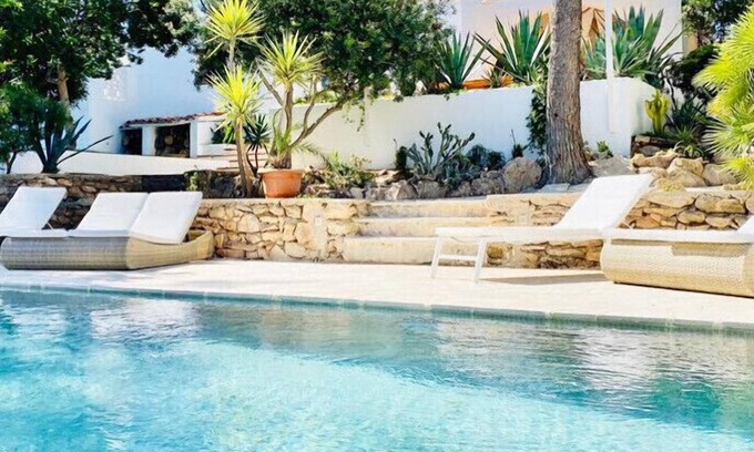 Sant Josep de sa Talaia House | Beautifully renovated vila 2 steps from the beach (max 8 adults or 6 adults and 4 children)