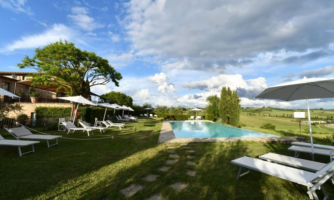 Ponte di Gabbiano Apartment | Beautiful apartment for 4 people with A/C, WIFI, pool, TV, pets allowed and parking, close to Si.