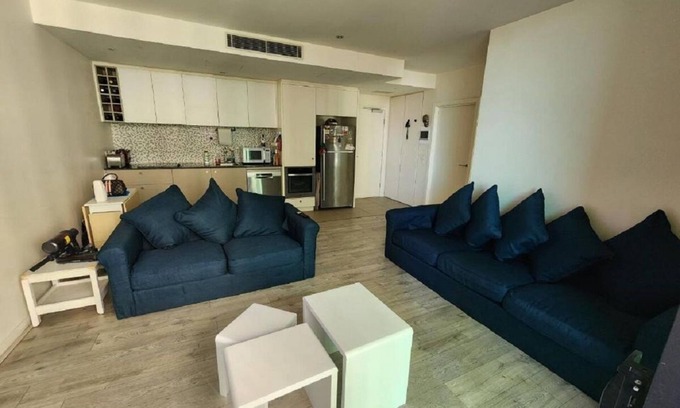 Docklands Apartment | BEAUTIFUL 1 BEDROOM APARTMENT WITH CARPARK
